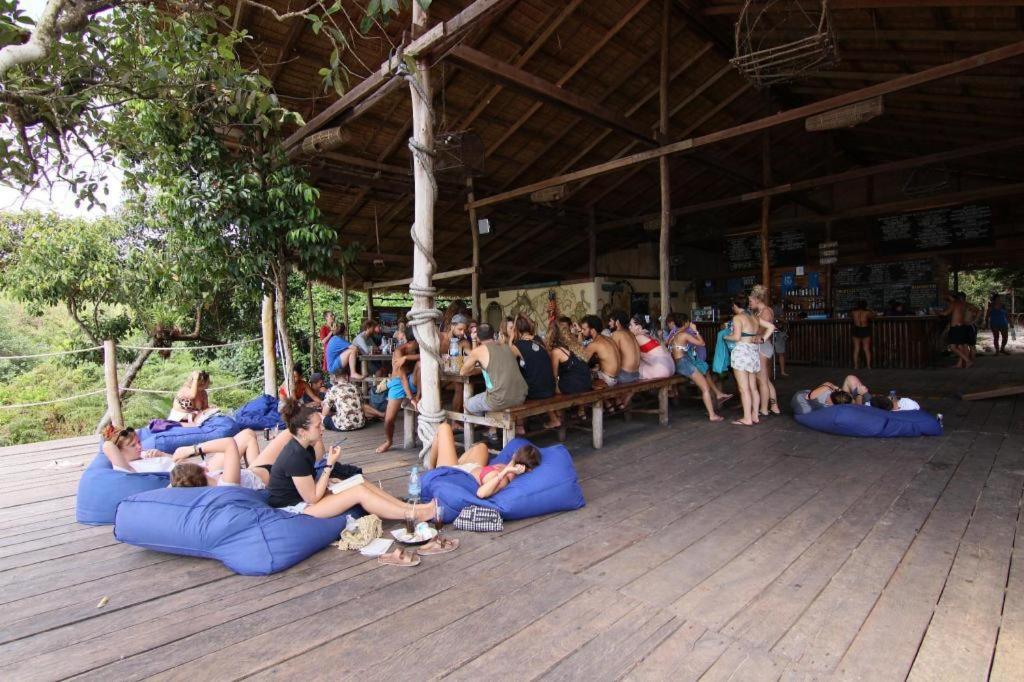 A Pousada Mad Monkey Koh Rong Samloem Koh Rong Sanloem Exterior foto