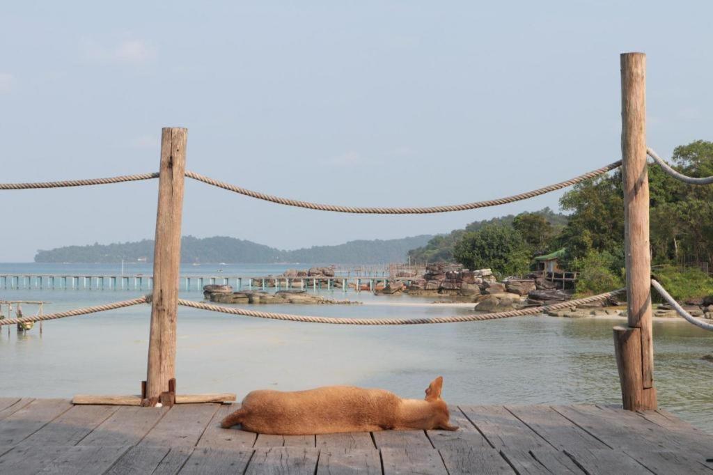 A Pousada Mad Monkey Koh Rong Samloem Koh Rong Sanloem Exterior foto